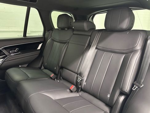 Used 2025 Land Rover Range Rover SE AWD/4WD image 15