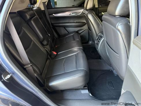 Used 2018 Cadillac XT5 Luxury w/ Driver Awareness Package FWD image 15