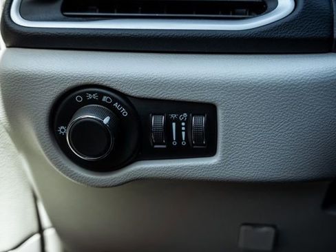 Used 2023 Chrysler Voyager LX FWD image 17