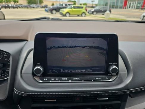 Used 2023 Nissan Rogue SV FWD image 9
