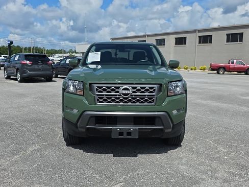 Used 2024 Nissan Frontier SV w/ SV Convenience Package RWD image 3