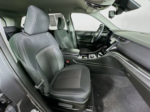 Certified 2022 Jeep Grand Cherokee Laredo w/ Luxury Tech Group I image 38