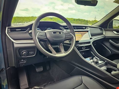 New 2026 Jeep Grand Cherokee Limited AWD/4WD image 13