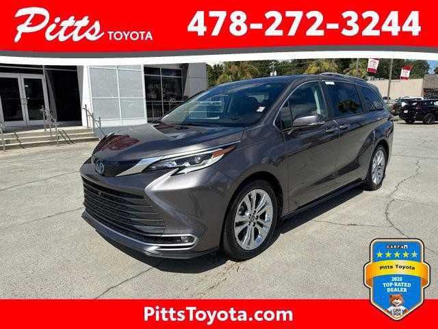 Certified 2023 Toyota Sienna Platinum FWD image 1