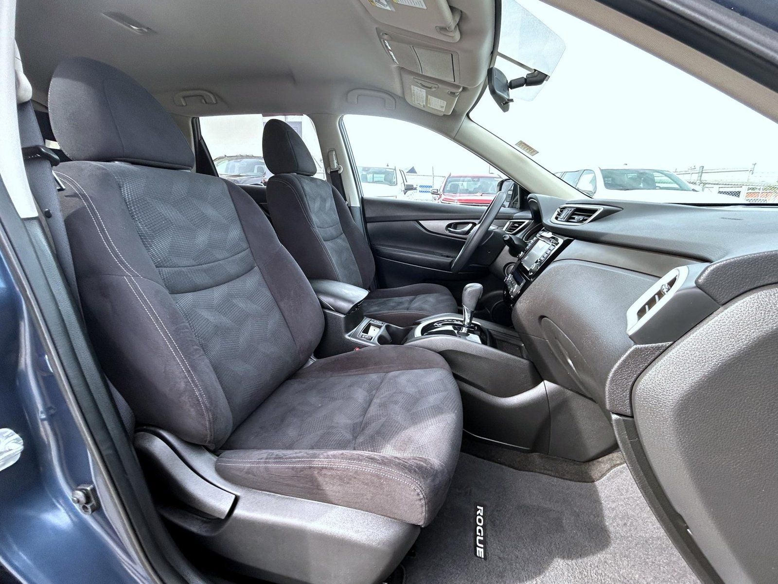 Used 2016 Nissan Rogue SV w/ SV Premium Package AWD/4WD image 16