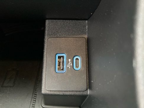 Used 2024 Ford Edge Titanium image 13