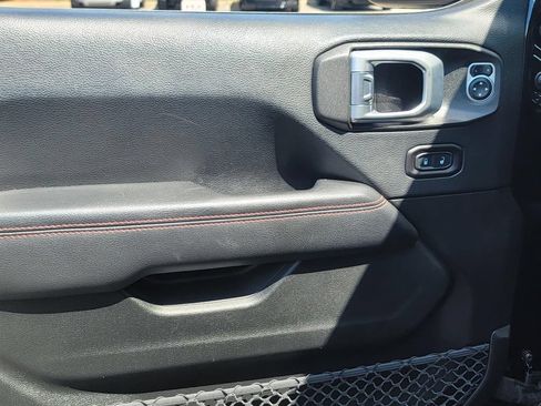 Used 2018 Jeep Wrangler Unlimited Rubicon w/ Dual Top Group AWD/4WD image 13