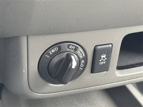 Used 2019 Nissan Frontier SV image 9