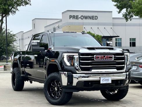 Used 2025 GMC Sierra 2500 SLT AWD/4WD image 2