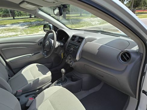 Used 2013 Nissan Versa SV FWD image 8