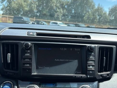 Used 2017 Toyota RAV4 XLE w/ Convenience Package AWD/4WD image 12