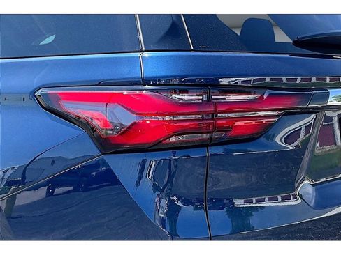 Used 2022 Chevrolet Traverse LS AWD/4WD image 30