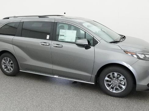 New 2026 Toyota Sienna XLE FWD image 15