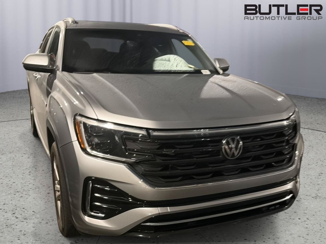 Used 2024 Volkswagen Atlas Cross Sport SEL R-Line AWD/4WD image 4