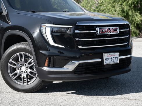 Used 2025 GMC Acadia Elevation image 9