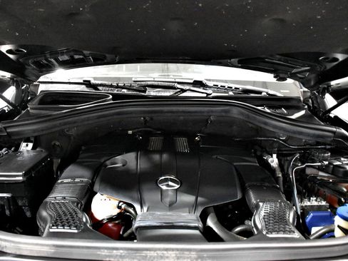 Used 2016 Mercedes-Benz GL 450 4MATIC image 8