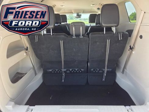 Used 2023 Chrysler Pacifica Touring-L FWD image 28
