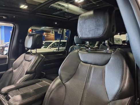 Used 2022 Jeep Wagoneer Series III w/ Premium Group I image 16