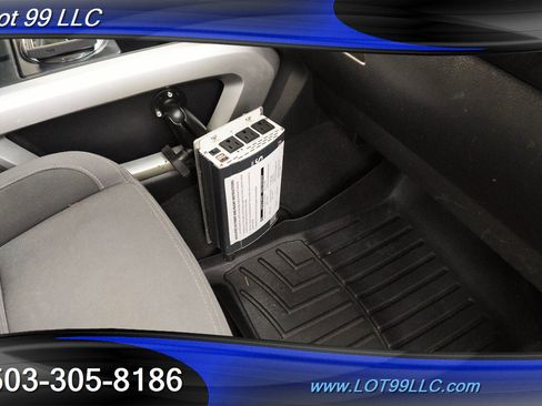 Used 2021 Nissan Titan SV w/ SV Convenience Package image 33