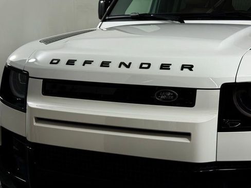 New 2026 Land Rover Defender 110 X-Dynamic SE image 9