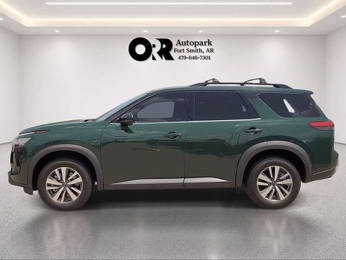 Used 2023 Nissan Pathfinder SL FWD image 3