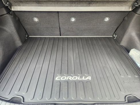 Used 2025 Toyota Corolla SE w/ SE Package image 34