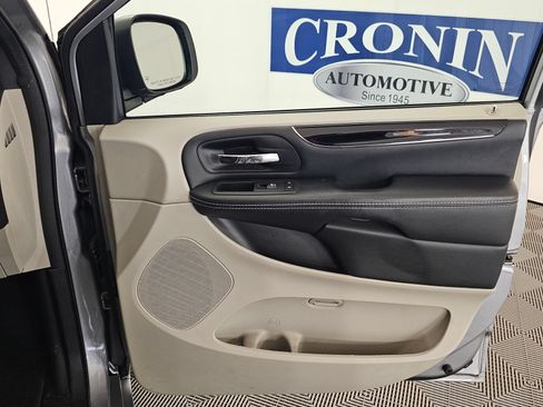 Used 2019 Dodge Grand Caravan SXT FWD image 29
