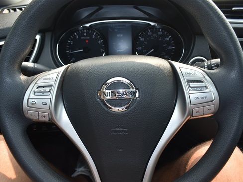 Used 2015 Nissan Rogue SV w/ SV Premium Package AWD/4WD image 14