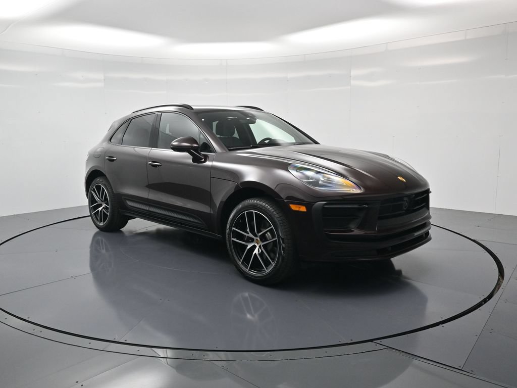 Used 2026 Porsche Macan AWD/4WD image 32