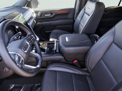 Certified 2025 GMC Yukon Denali image 12