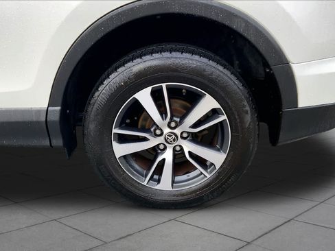 Used 2017 Toyota RAV4 XLE FWD image 11