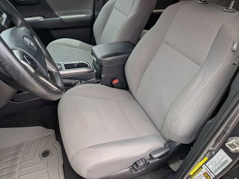 Used 2018 Toyota Tacoma SR5 RWD image 30