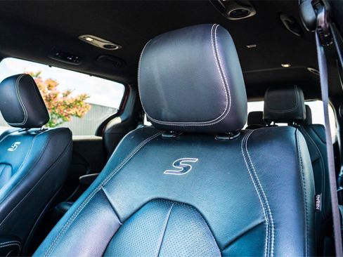 Used 2019 Chrysler Pacifica Touring-L FWD image 8