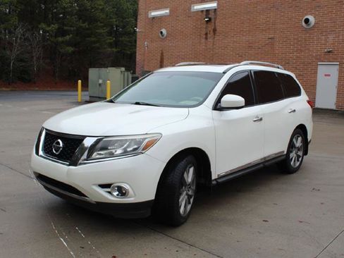 Used 2015 Nissan Pathfinder Platinum w/ Cargo Package image 2