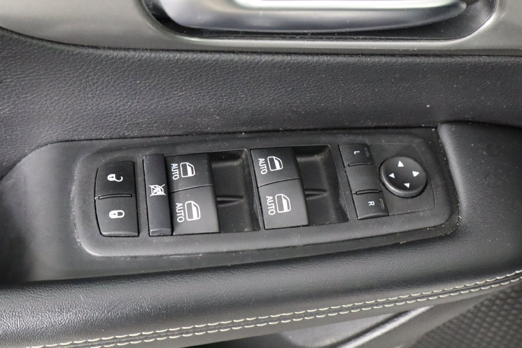 Used 2025 Chrysler Pacifica Select FWD image 19