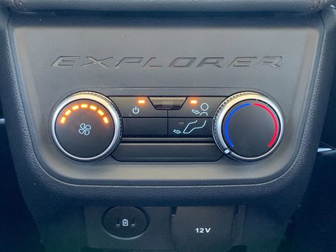 Used 2025 Ford Explorer Active w/ Active Comfort Package image 23