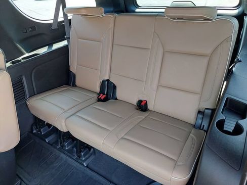 Used 2022 Chevrolet Suburban Premier AWD/4WD image 23