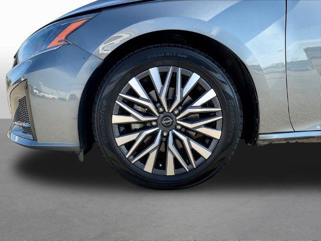 Used 2025 Nissan Altima 2.5 SV FWD image 32