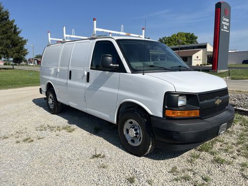Used 2017 Chevrolet Express 2500 image 7