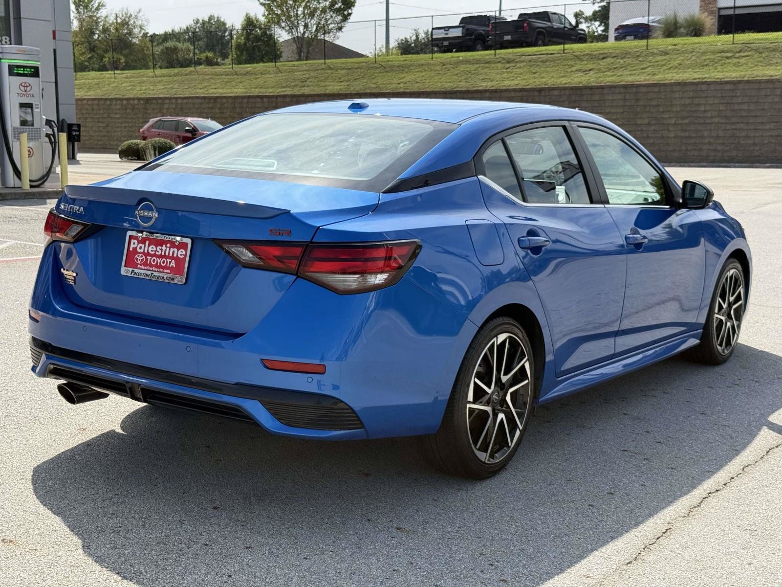 Used 2025 Nissan Sentra SR FWD image 8