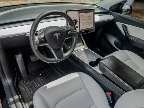Used 2021 Tesla Model Y Long Range AWD/4WD image 14