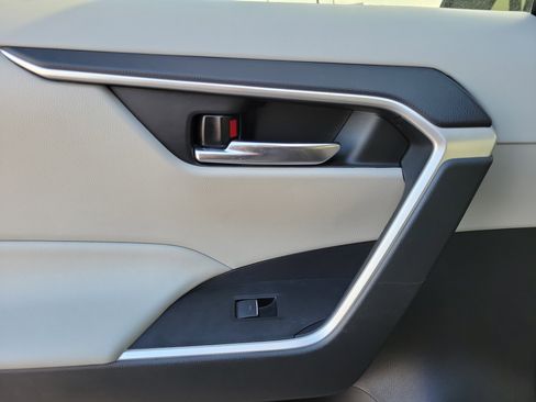 Used 2023 Toyota RAV4 XLE Premium image 13