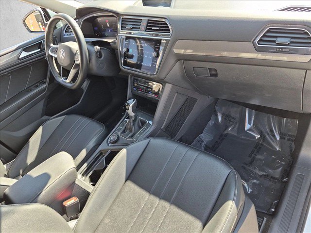 Used 2024 Volkswagen Tiguan SE AWD/4WD image 20