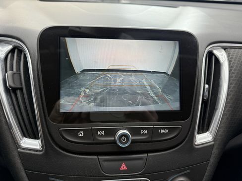 Used 2018 Chevrolet Malibu LT image 18