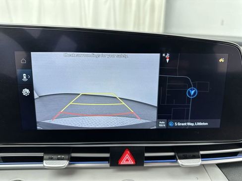 Certified 2025 Hyundai Elantra Limited image 17