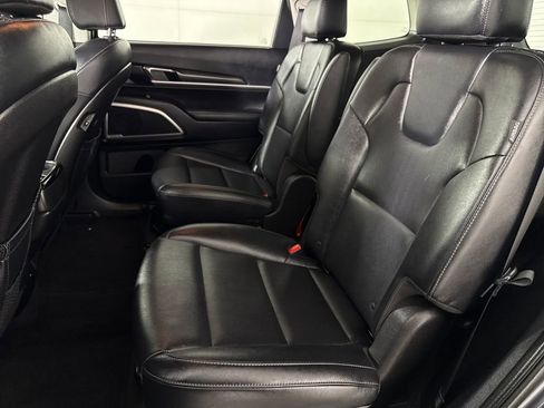 Used 2023 Kia Telluride S image 13