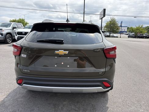 Used 2024 Chevrolet Trax LT w/ Driver Confidence Package FWD image 7