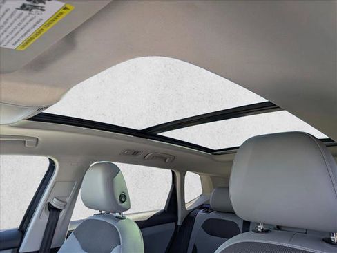 Used 2022 Volkswagen Taos SE image 15