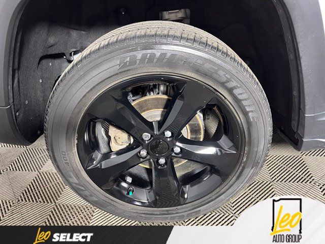 Used 2023 Jeep Grand Cherokee Altitude RWD image 24