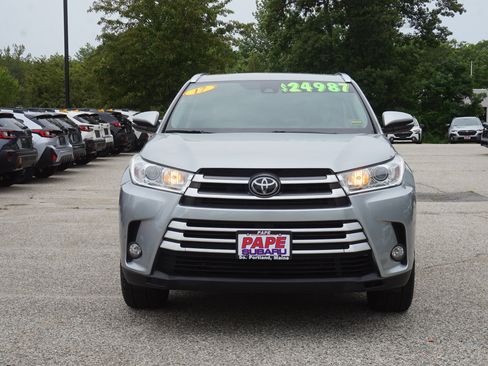 Used 2017 Toyota Highlander XLE AWD/4WD image 2